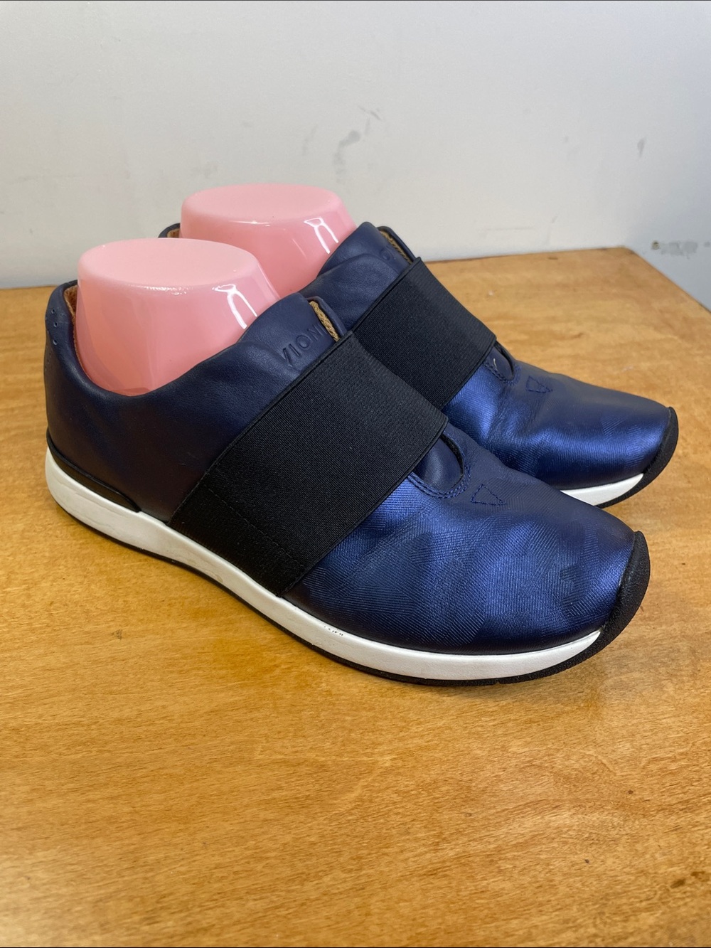 Vionic Navy Slip-On Sneakers with Black Elastic Strap. Size 7.5